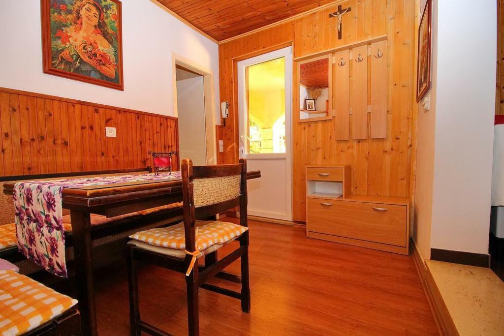 Apartmans And Rooms Dunjini Dvori Korcula Town Exterior photo
